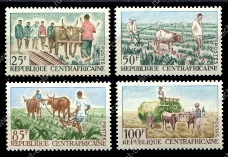 Центральноафриканская Республика 1965 г. • Sc# 41-44 • 25 - 100 fr. • животные в сельском хозяйстве • полн. серия • MNH OG VF ( кат. - $6 )