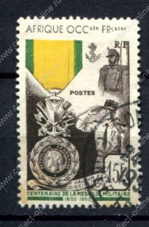 Французская Западная Африка 1952 г. • Iv# 46 • 15 fr. • 100-летие учреждения Воинской медали • Used F-VF ( кат. - €7 )