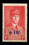 Франция 1941 г. • Iv# 494 • +10 c. • надпечатка доп. номинала, маршал Петен • MNH OG VF