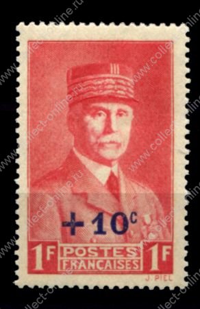 Франция 1941 г. • Iv# 494 • +10 c. • надпечатка доп. номинала, маршал Петен • MH OG VF