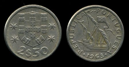 Португалия 1963 г. • KM# 590 • 2 ½ эскудо • каравелла Колумба • регулярный выпуск(первый год) • XF+ ( кат. - $20+ )