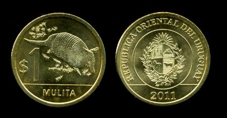 Уругвай 2011 г. • KM# 135 • 1 песо • броненосец (мулита) • герб • регулярный выпуск • MS BU