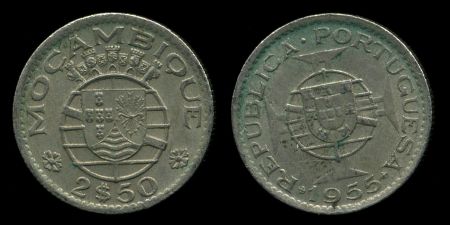 Мозамбик 1955 г. • KM# 78 • 2 ½ эскудо • герб Португалии • регулярный выпуск • UNC ( кат. - $20 )