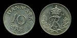 Дания 1954 г. • KM# 841.1 • 10 эре • королевская монограмма • регулярный выпуск • MS BU