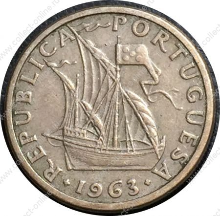 Португалия 1963 г. • KM# 590 • 2 ½ эскудо • каравелла Колумба • регулярный выпуск(первый год) • XF ( кат. - $20 )