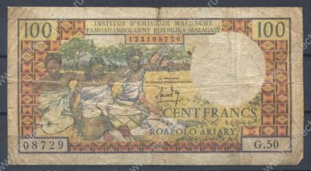 Мадагаскар 1966 г. • P# 57 • 100 франков(20 ариари) • три женщины • регулярный выпуск • F-