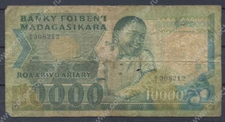 Мадагаскар 1983-1997 гг. • P# 70b • 10000 франков(2000 ариари) • девочка • регулярный выпуск • VG