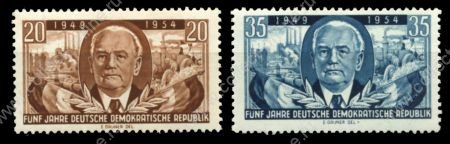 ГДР 1954 г. • Mi# 443-4 • 20 и 35 pf. • 5-я годовщина образования ГДР • полн. серия • MNH OG XF