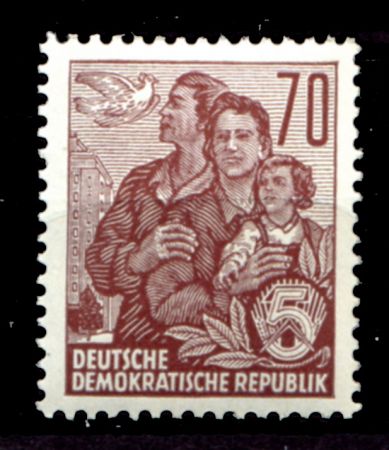 ГДР 1957-1959 гг. • Mi# 585B • 70 pf. • немецкая семья • стандарт • MNH OG VF