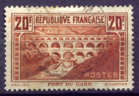 Франция 1929-1933 гг. Sc# 254A • 20 fr. • Древнеримский Акведук Пон-дю-Гар (тип III) • Used F-VF ( кат. - $30 )