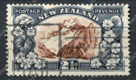 Новая Зеландия 1936-41 гг. SC# 207 • 2 1/2d. гора Кука • Used XF ( кат.- $5 )