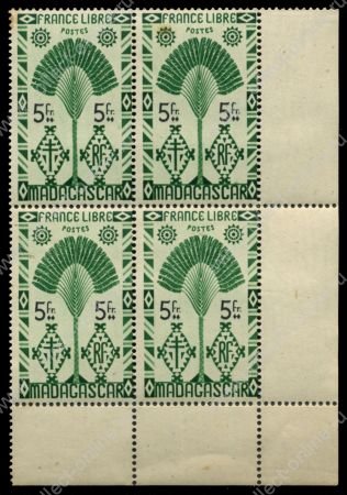 Мадагаскар 1943 г. • Iv# 276 • 5 fr. • осн. выпуск • стилизованное дерево путешественников • MNH OG* XF • кв. блок (кат. - €4 )