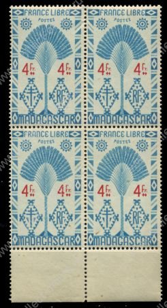Мадагаскар 1943 г. • Iv# 275 • 4 fr. • осн. выпуск • стилизованное дерево путешественников • MNH OG XF • кв. блок (кат. - €4 )