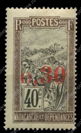 Мадагаскар 1921 г. • Iv# 129 • 30 на 40 c. • осн. выпуск • путешественник в кресле-носилках • надпечатка нов. номинала • MNH OG* F-VF ( кат.- €3 )