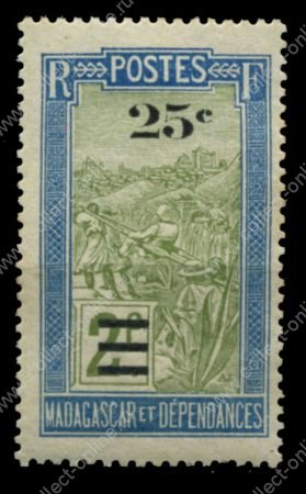 Мадагаскар 1922 - 1927 гг. • Iv# 145 • 25 c. на 2 fr. • осн. выпуск • путешественник в кресле-носилках • надпечатка нов. номинала • MNH OG F-VF