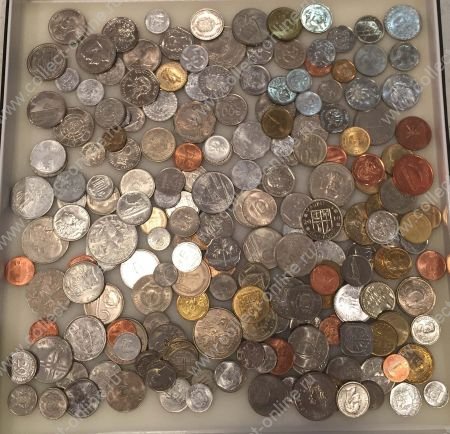 195 разных монет(типов) не европейских стран • без обращения • MS BU