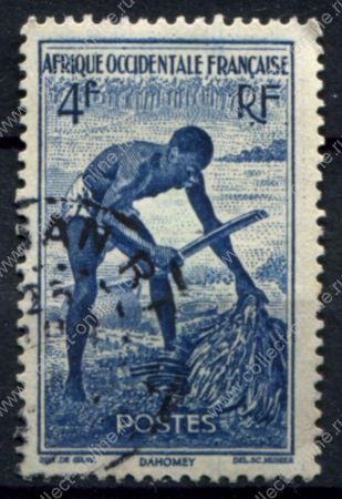 Французская Западная Африка 1947 г. • Iv# 36 • 4 fr. • осн. выпуск • рубка пальмовых листьев • Used F-VF