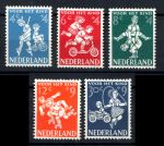 Нидерланды 1958 г. • Mi# 723-727 • Детские игры и развлечения • полн. серия • MH OG VF ( кат.- €10** )