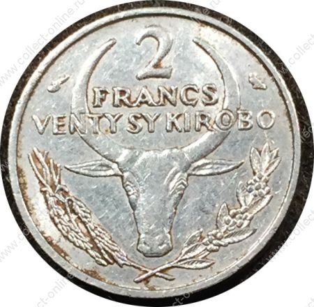 Мадагаскар 1965 г. • KM# 9 • 2 франка • голова быка • регулярный выпуск • AU+