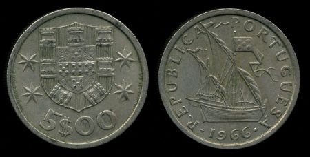 Португалия 1966 г. • KM# 591 • 5 эскудо • герб страны • каравелла • регулярный выпуск • UNC ( кат.- $ 25 )