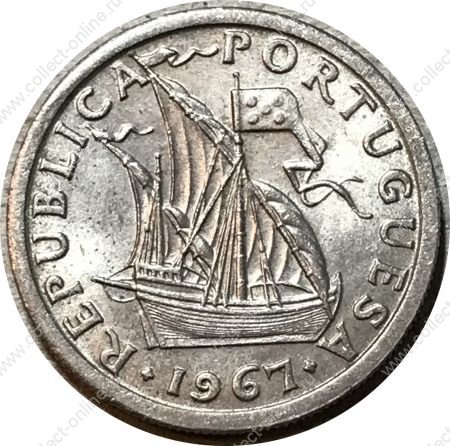Португалия 1967 г. • KM# 590 • 2½ эскудо • герб страны • каравелла • регулярный выпуск • MS BU ( кат.- $ 18 )