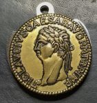 Древний Рим • копия крупной "медной" монеты • брелок с открывалкой
