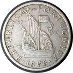 Португалия 1966 г. • KM# 591 • 5 эскудо • герб страны • каравелла • регулярный выпуск • XF+ ( кат.- $ 10 )