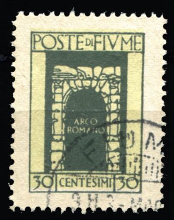 ФИЮМЕ 1923г. SC# 177 / 30c. / АРКА / USED F-VF / АРХИТЕКТУРА
