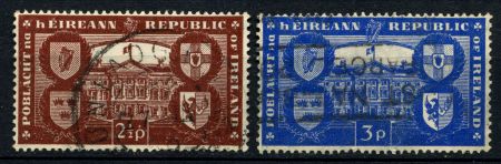 ИРЛАНДИЯ 1949г. SC# 139-40 / ПРИЗНАНИЕ РЕСПУБЛИКИ / USED F-VF / АРХИТЕКТУРА ГЕРБЫ