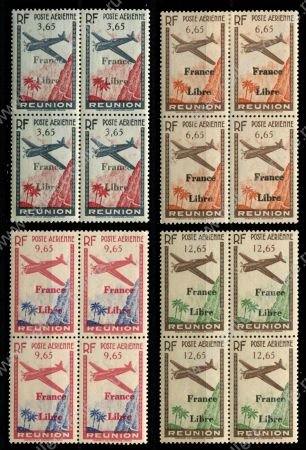 Реюньон 1943 г. • Iv# A24-27 • надпечатка "France Libre" • авиапочта • полн. серия • кв. блоки! • MNH!/LH OG VF ( кат.- €120++ )