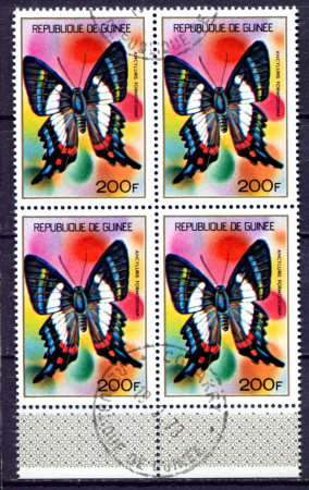 Гвинея 1973 г. • SC# 641 • 200 fr. • Бабочки (концовка серии) • Used(ФГ)/** XF • кв. блок ( кат.- $5 )