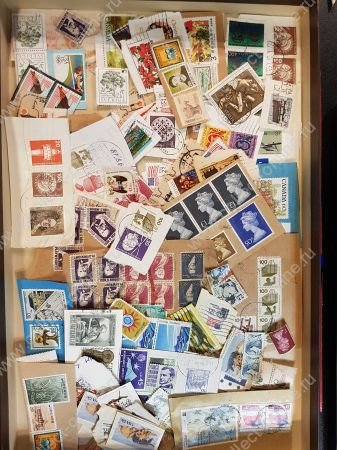 100+ старых, иностранных марок на вырезках из коробки • Used