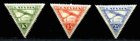 Латвия 1928 г. • Mi# 129-31 • 10 - 25 s. • аэроплан • авиапочта • MH OG VF • полн. серия ( кат. -  €20 )