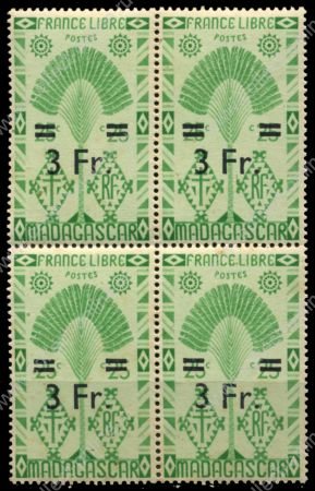 Мадагаскар 1945 г. • Iv# 295 • 3 fr. на 25 c. • осн. выпуск • надпечатка нов. номинала • кв. блок • MNH OG* VF ( кат. - €3 )