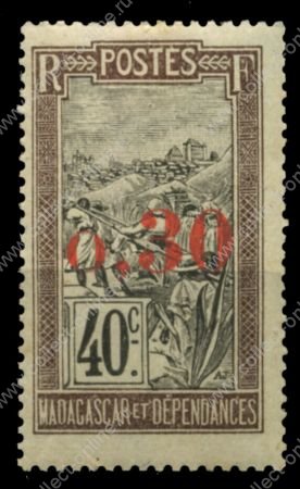 Мадагаскар 1921 г. • Iv# 129 • 30 на 40 c. • осн. выпуск • путешественник в кресле-носилках • надпечатка нов. номинала • MH OG VF ( кат.- €3 )