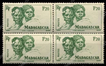 Мадагаскар 1946 г. • Iv# 307 • 1.20 fr. • осн. выпуск • представители народа Сакалаве • кв. блок • MNH OG VF