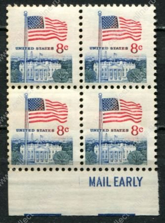 США 1968 г.(1970-1971) • Sc# 1338F • 8 c. • флаг • стандарт • кв. блок • MNH OG XF