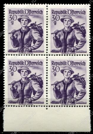 Австрия 1948-1951 гг. • Mi# 900(Sc# 527) • 30 gr. • Национальные женские костюмы • Понгау • кв. блок • MNH OG XF ( кат. - €4+ )